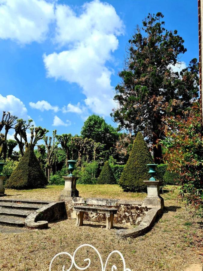 Maison Zola Bed & Breakfast Saint-Amand-Mont-Rond Bagian luar foto