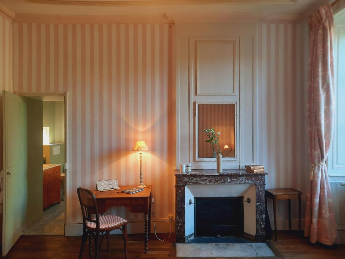 Maison Zola Bed & Breakfast Saint-Amand-Mont-Rond Bagian luar foto