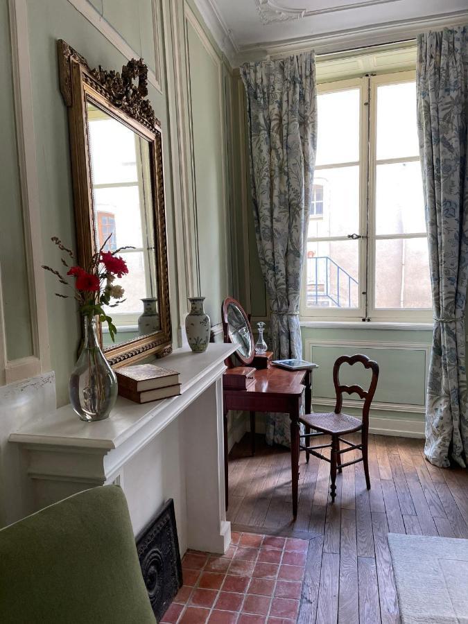 Maison Zola Bed & Breakfast Saint-Amand-Mont-Rond Bagian luar foto