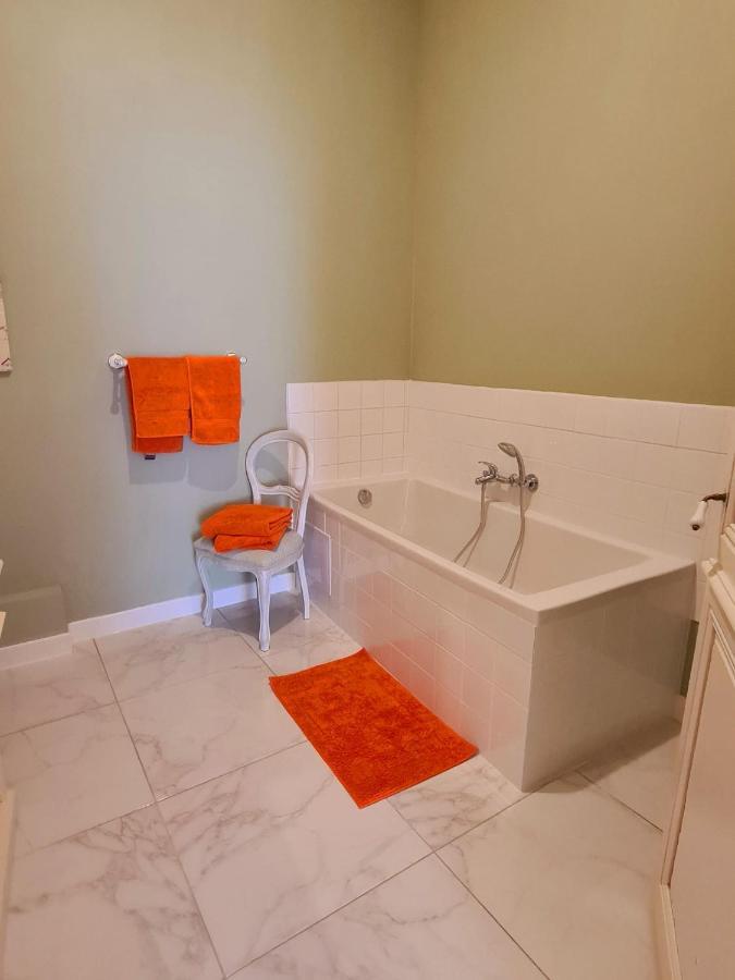 Maison Zola Bed & Breakfast Saint-Amand-Mont-Rond Bagian luar foto